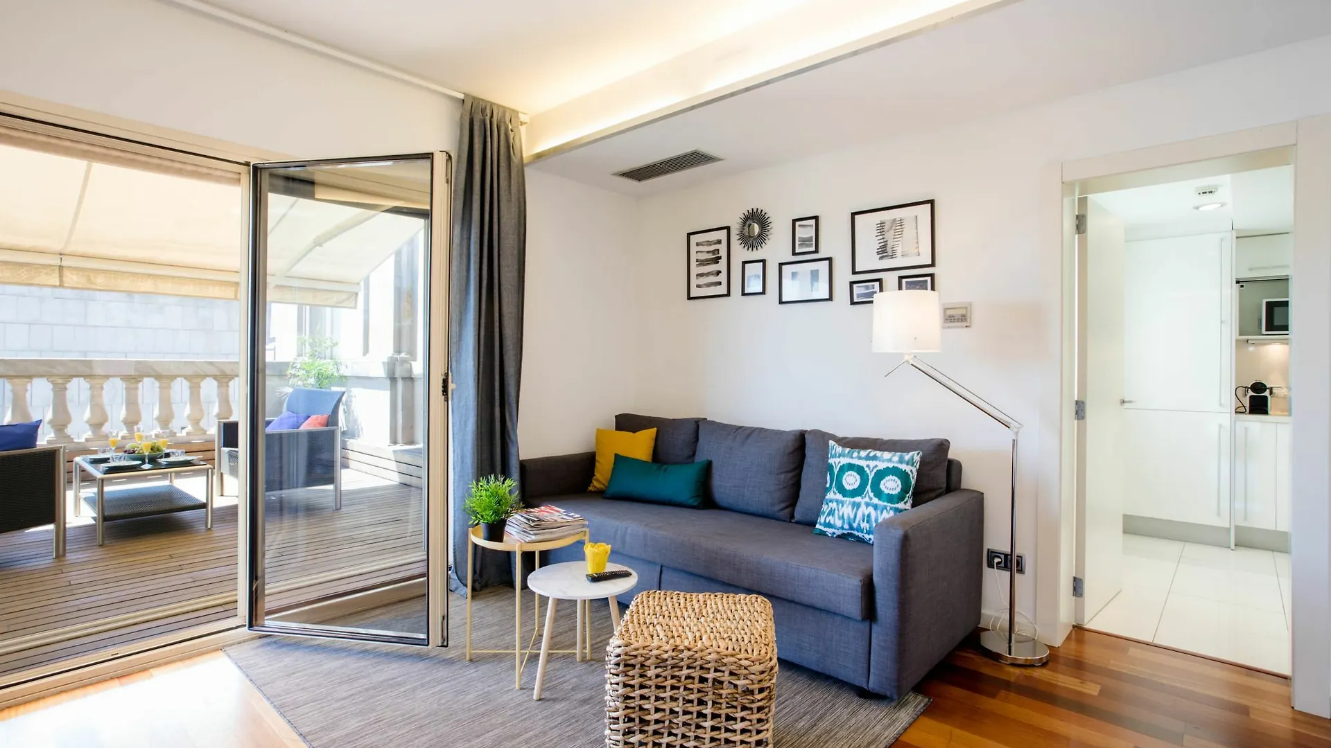 Unique Rentals - Placa Catalunya Central Apartments برشلونة 0*,  إسبانيا